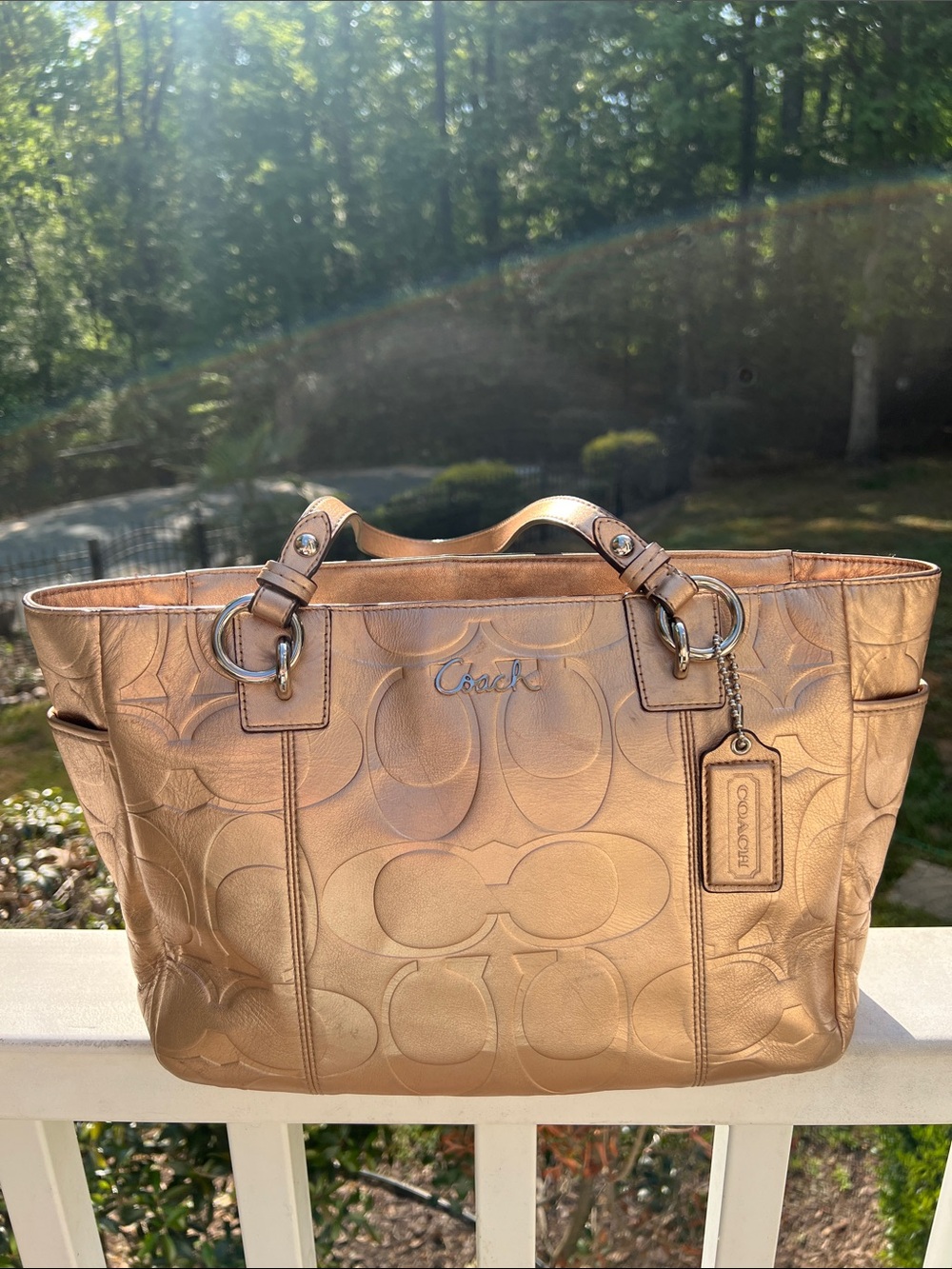 Coach Vintage Y2K East West Shoulder
Bag Metallic Rose Gold Signature Tote - Picture 14 of 17